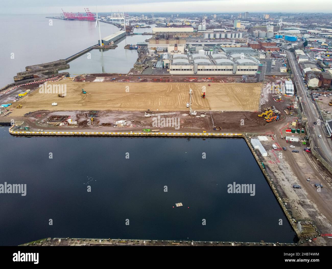 Eine Luftaufnahme der Bauarbeiten auf dem Gelände des neuen Stadions des Everton Football Clubs, das am Bramley-Moore Dock errichtet wird. Bilddatum: Freitag, 17. Dezember 2021. Stockfoto