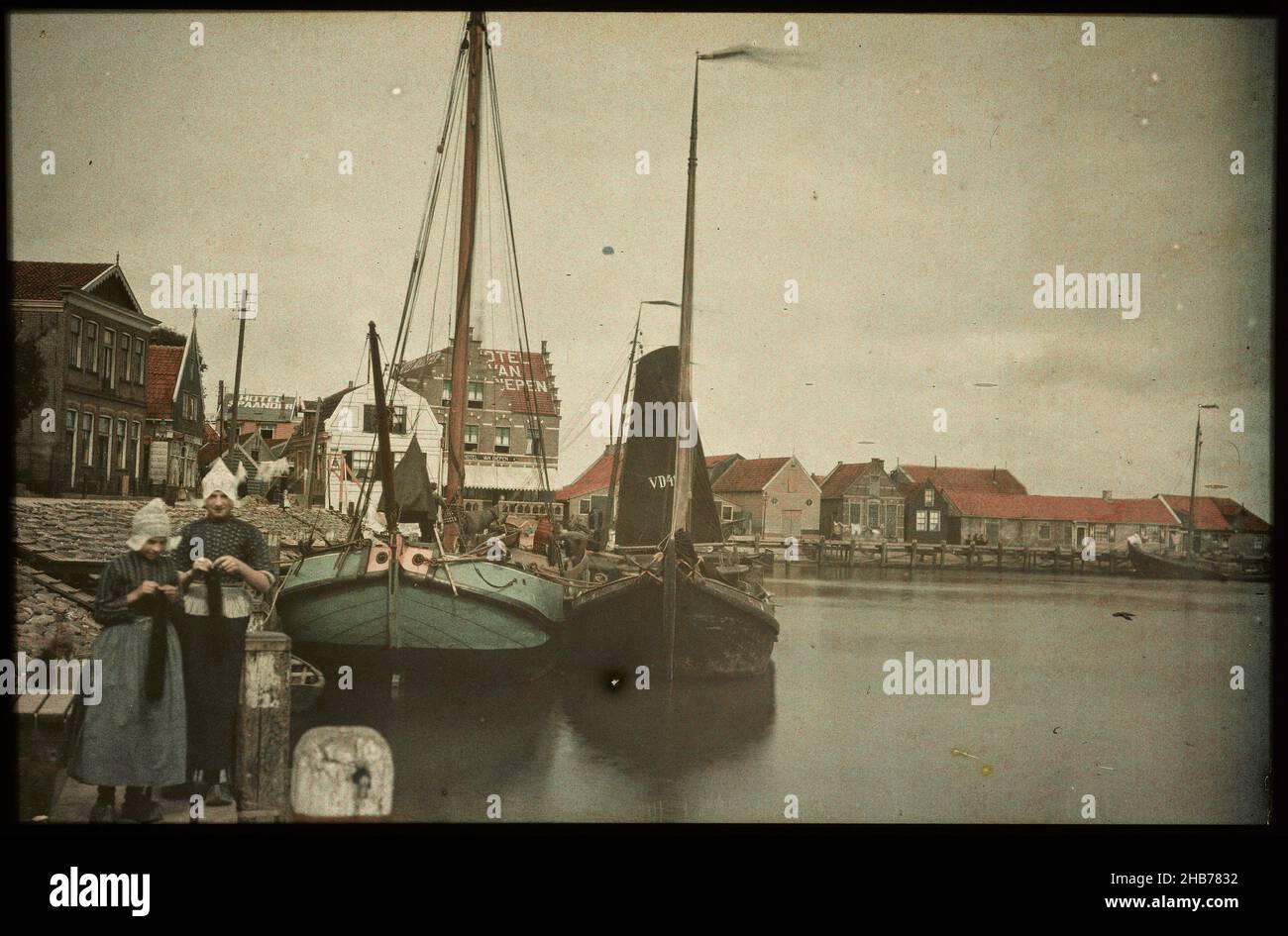 Der Hafen von Volendam, anonym, 1912, Glas, Rutsche, Höhe 99 mm × Breite 149 cm Stockfoto