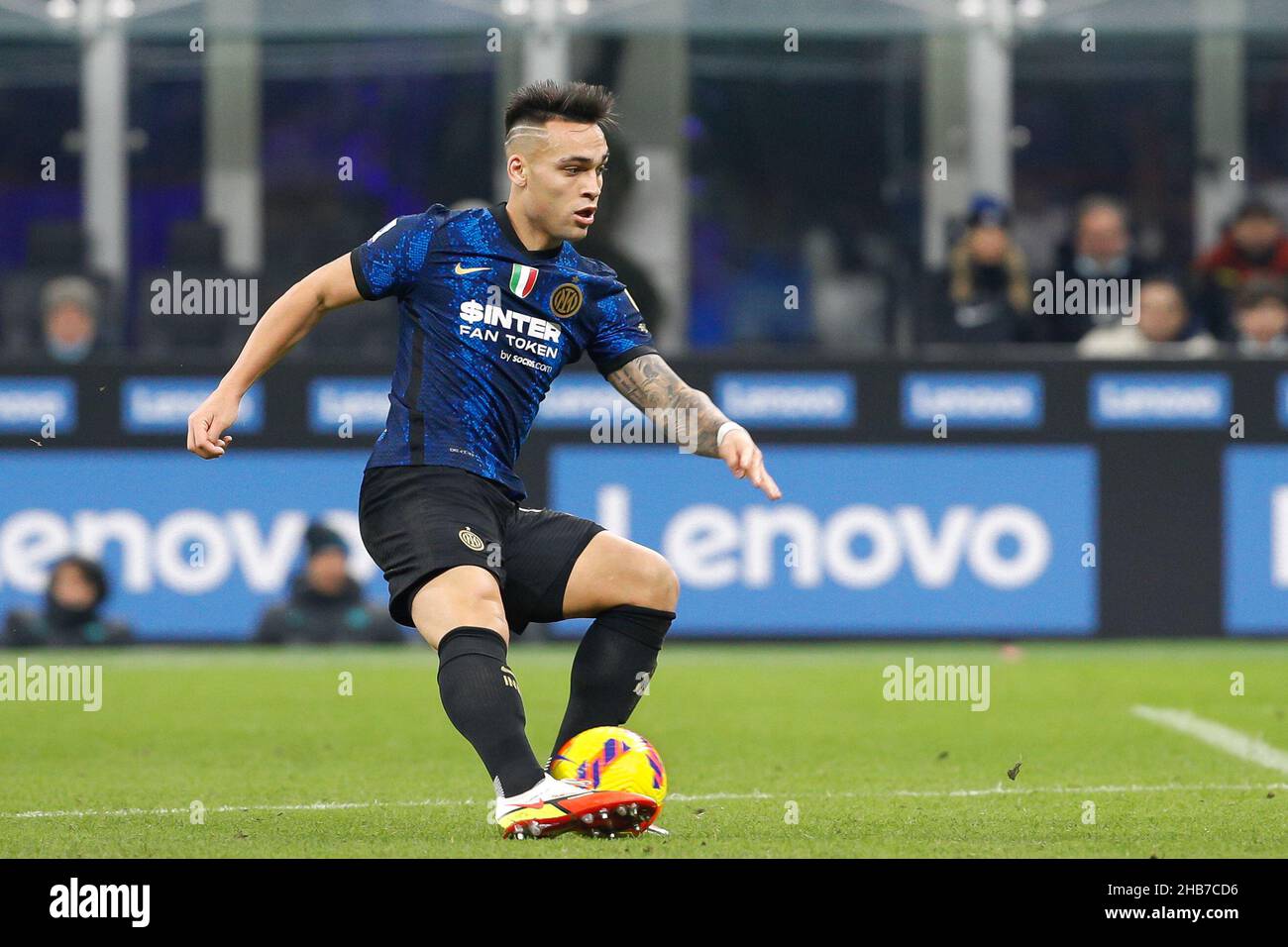 Mailand, Italien. 12th Dez 2021. Lautaro Martinez (Inter Stürmer) während der Serie A Tim FC Inter gegen Cagliari 2021-2022 Tag 17 im San Siro Stadion. FC Inter gewinnt 4-0 (Bildquelle: © Fabrizio Andrea Bertani/Pacific Press via ZUMA Press Wire) Stockfoto