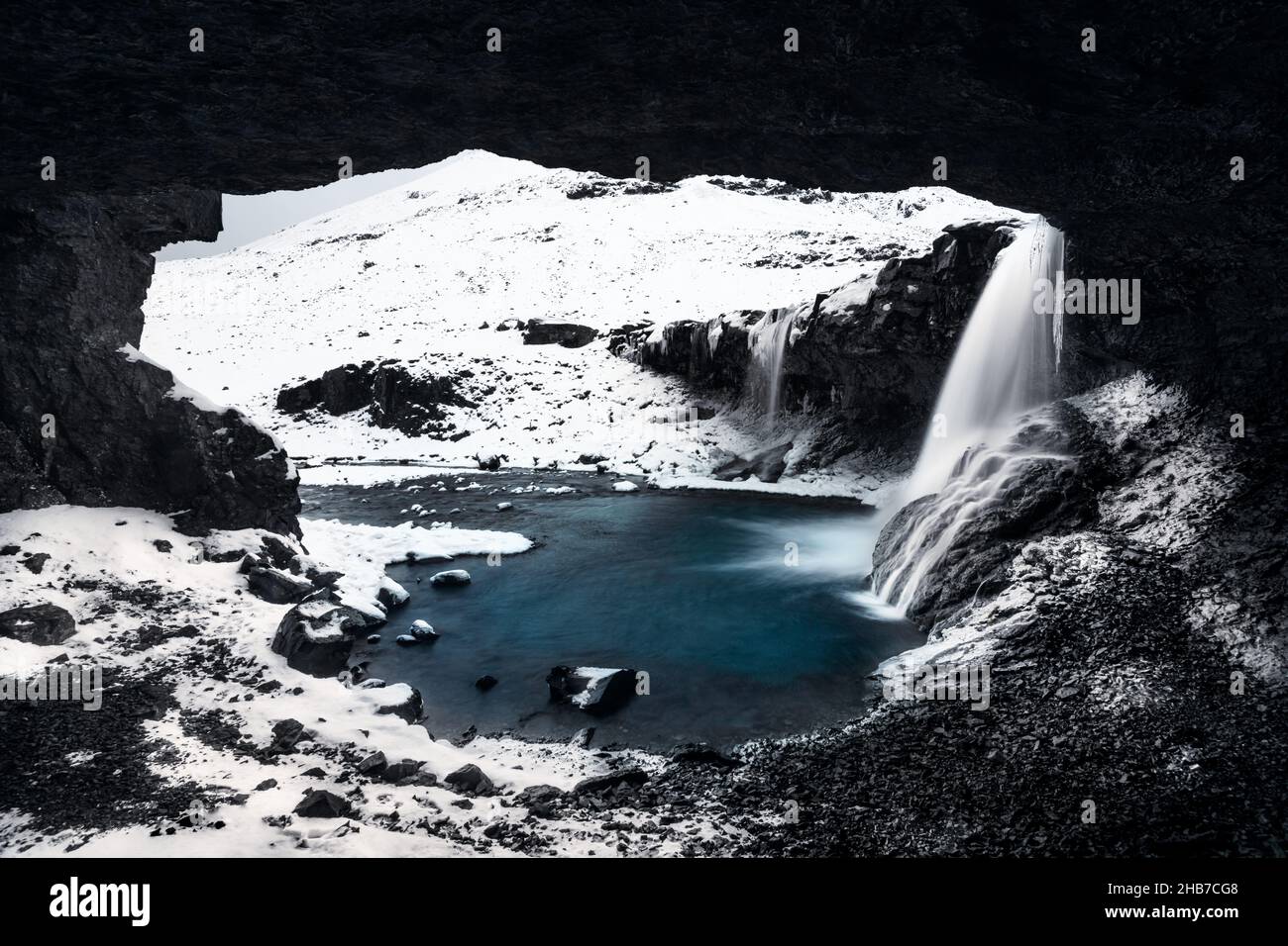 Skutafoss im Schnee und Eis. Stockfoto