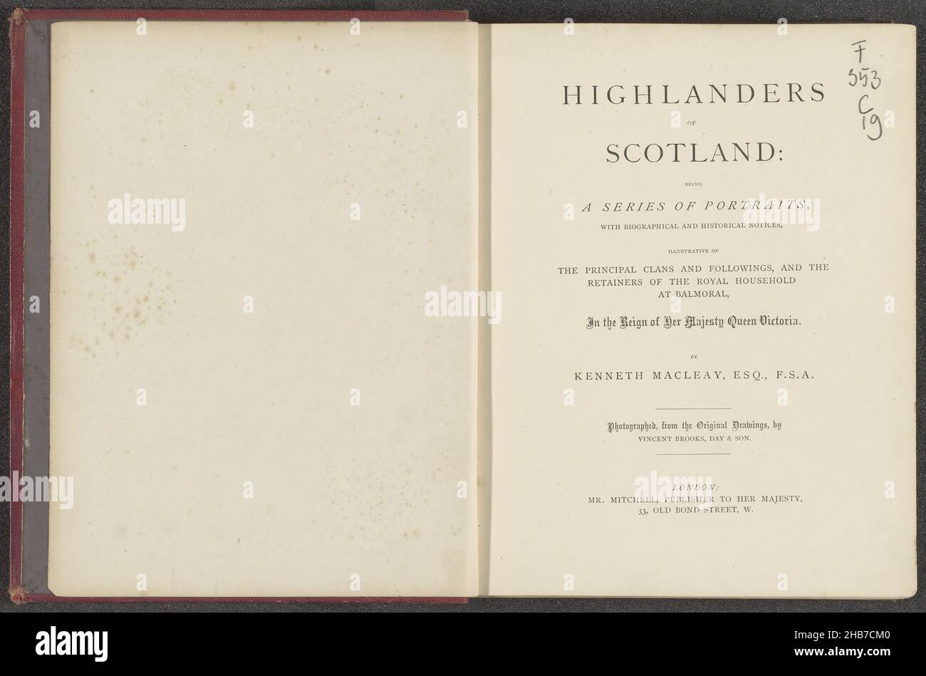 Highlanders of Scotland ist eine Serie von Porträts, mit biografischen und historischen Hinweisen, die die wichtigsten Clans und Anhänger illustrieren, und den Bewahrern des königlichen Haushalts in Balmoral in der Regierungszeit Ihrer Majestät Königin Victoria (Titel auf Objekt), Kenneth Macleay (erwähnt auf Objekt), Herausgeber: John Mitchell (erwähnt auf Objekt), London, c. 1870, Papier, Albumin-Druck, Höhe 215 mm × Breite 175 mm × Dicke 35 mm Stockfoto