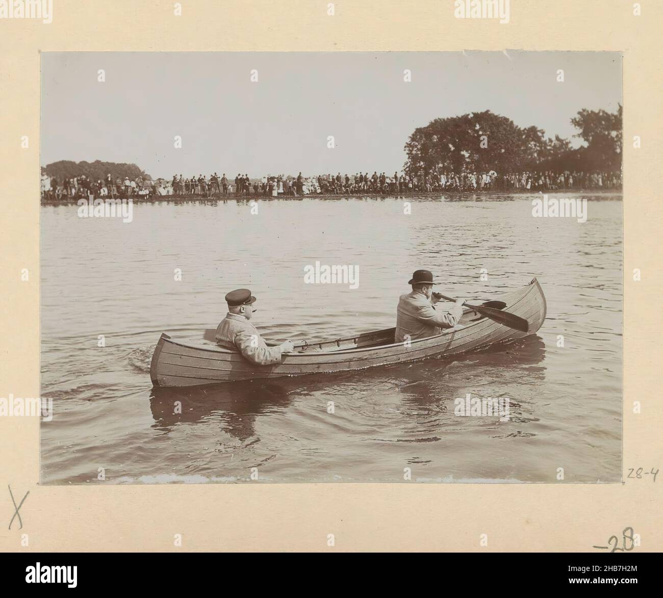 University Rudern Wettbewerb, Foto 4 auf Albumseite 28 aus Album Amsterdam 1890-1894., Hersteller: Hendrik Herman van den Berg, Amsterdam, in oder nach 1890 - in oder vor 1894, fotografische Unterstützung WZQTR Stockfoto