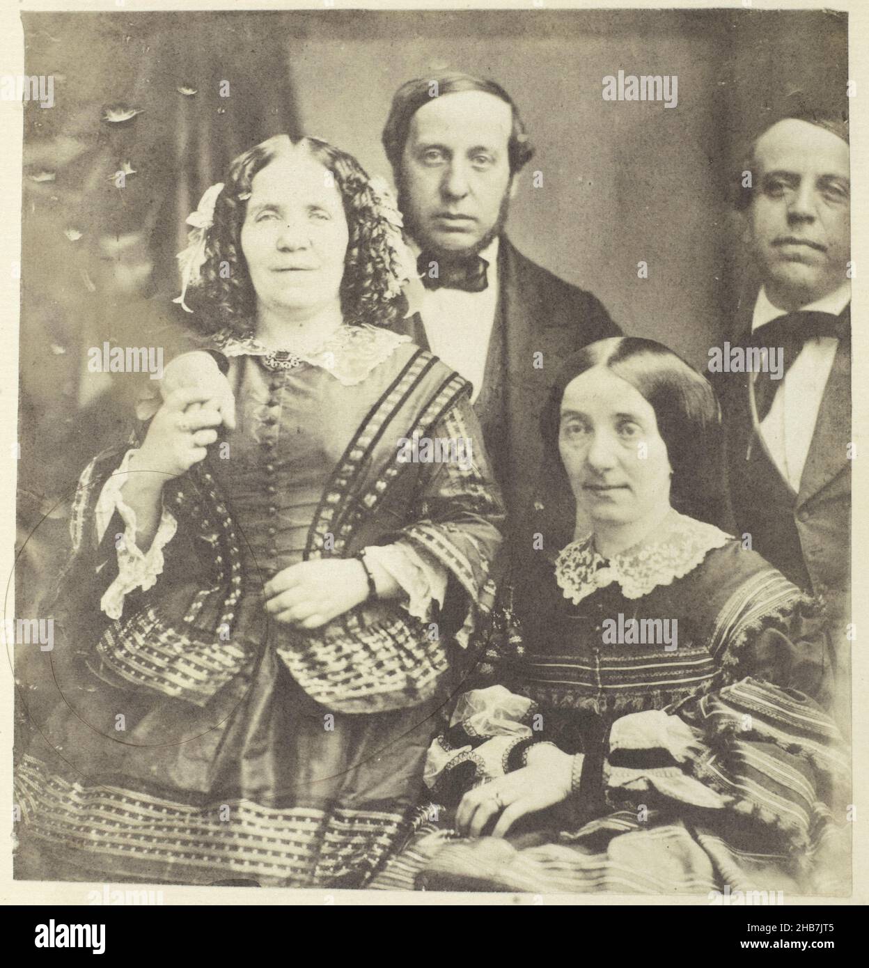 Gruppenportrait von Euphrosine Asser-Oppenheim mit ihren Brüdern und ihrer Schwester Elisa Beer-Oppenheim, Eduard Isaac Asser, Amsterdam, 1856, Papier, Papier mit Salzdruck, Höhe 107 mm × Breite 103 mm Stockfoto