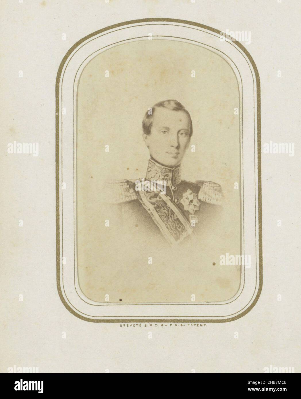 Fotoproduktion von (vermutlich) einem Druck von Prinz Alexander I., Sohn Wilhelms II., Teil des Fotoalbums mit 29 Fotografien niederländischer Könige., Willem Matla, anonym, 1863 - 1869, Karton, Papier, Albumindruck, Höhe 96 mm × Breite 61 mmhöhe 96 mm × Breite 61 mm Stockfoto