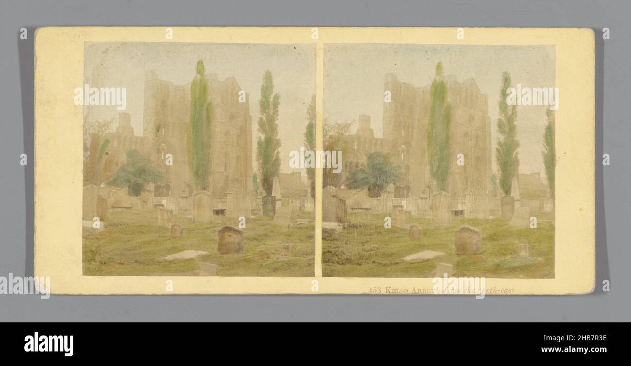 Ansicht der Ruinen von Kelso Abbey, Kelso Abbey-aus dem Nordosten (Titel auf Objekt), anonym, Kelso Abbey, c.. 1850 - c. 1880, Karton, Albumin-Print, Höhe 85 mm × Breite 170 mm Stockfoto