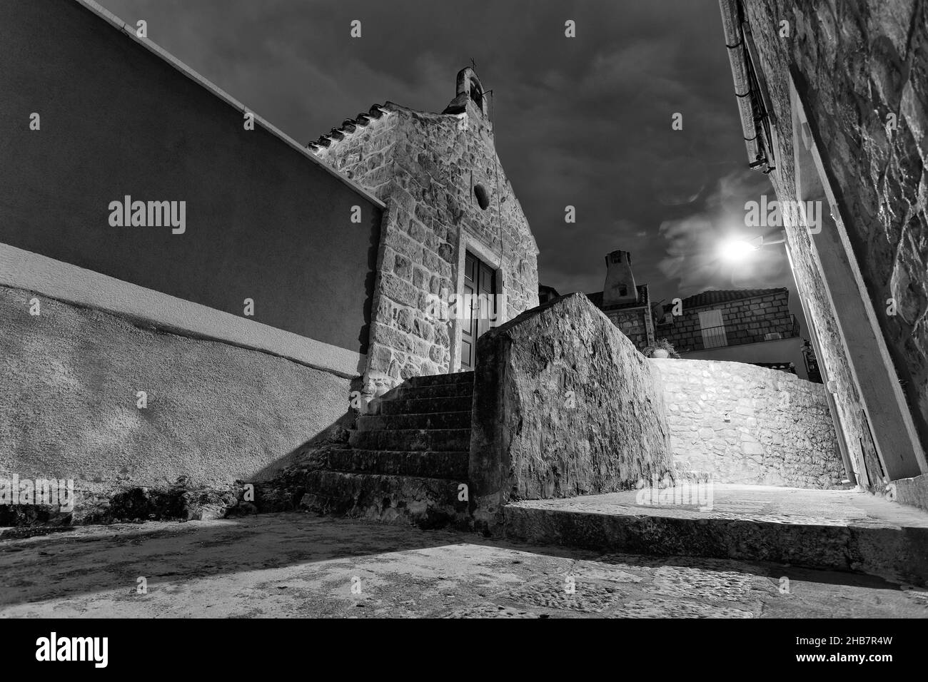 Old Stone Street von Cavtat, Stadt im Süden von Dalmatien, Kroatien Stockfoto