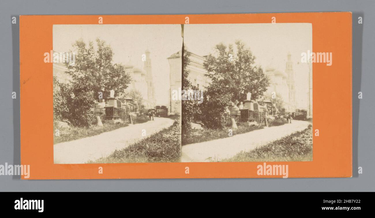 Friedhof des Nowodewitschy-Klosters in Moskau, anonym, Moskou, c. 1850 - c. 1880, Karton, Albumin-Print, Höhe 85 mm × Breite 170 mm Stockfoto