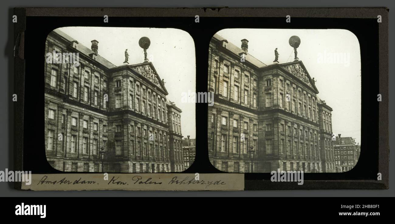 Blick auf die Rückseite des Königspalastes am Dam-Platz, Amsterdam, Kon. Paleis zurück (Titel auf Objekt), anonym, Amsterdam, 1860 - 1890, Glas, Schieber, Höhe 85 mm × Breite 172 mm Stockfoto