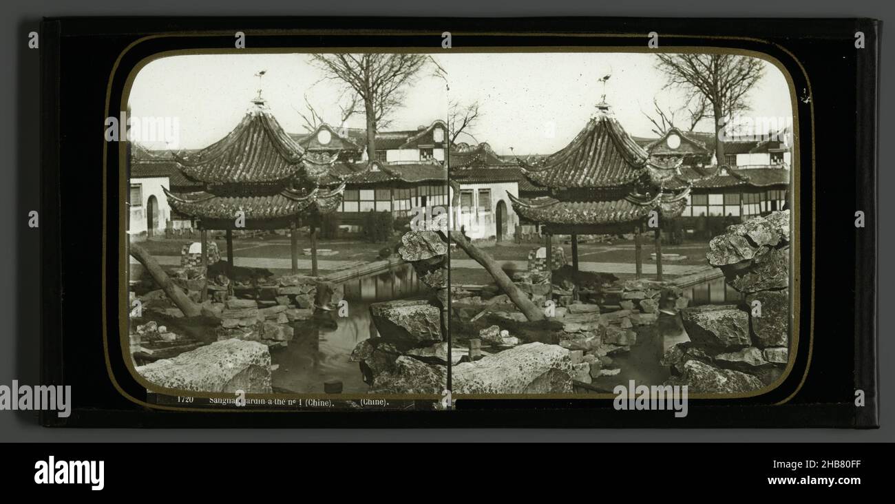 Blick auf einen Teegarten in Shanghai, China, Sanghai, jardin à thé no 1 (Chine) (Titel auf Objekt), anonym, Shanghai, 1860 - 1890, Glas, Schieber, Höhe 84 mm × Breite 172 mm Stockfoto