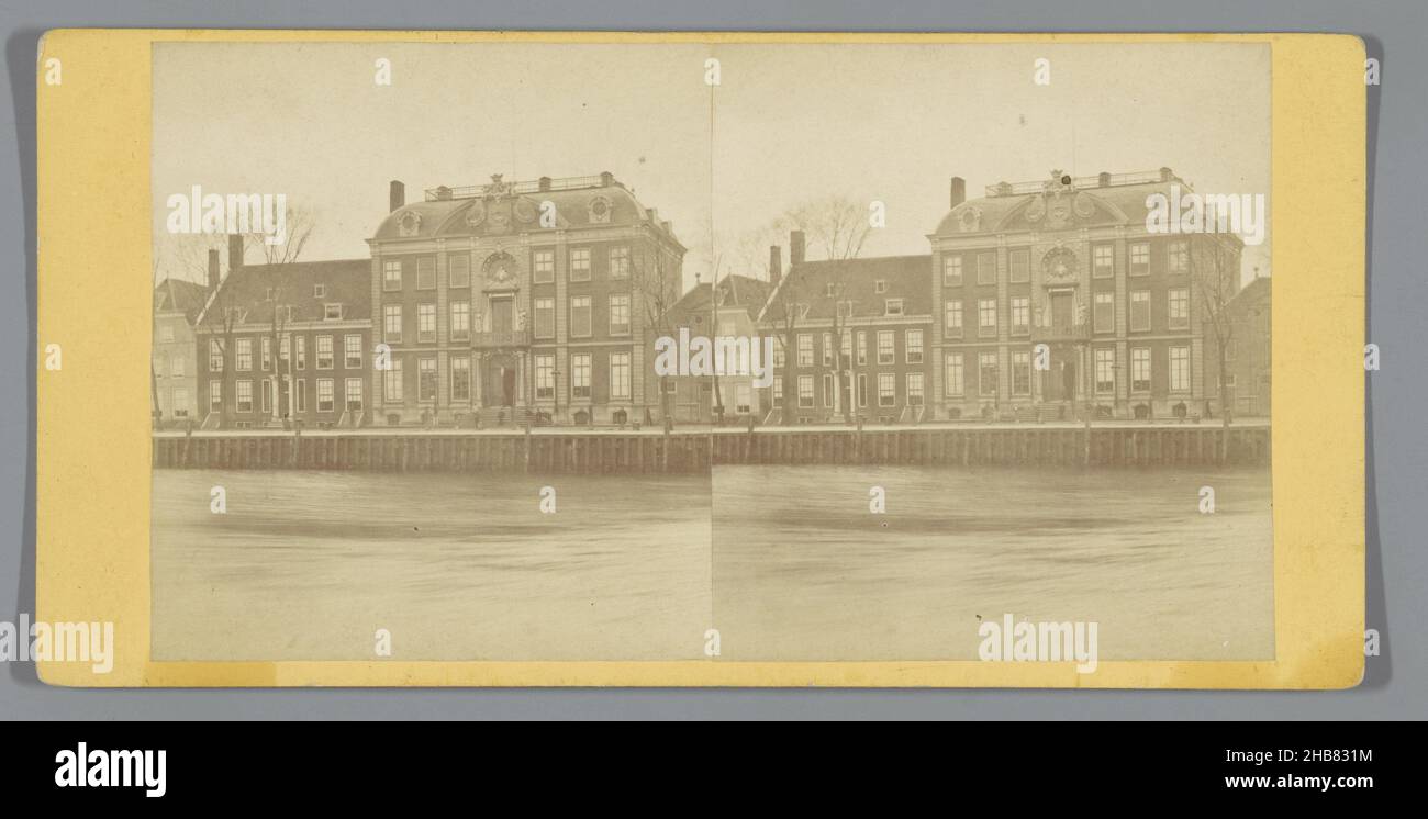 Kanalhäuser an einem Kai, anonym, 1857 - 1870, Karton, Papier, Albumin-Print, Höhe 88 mm × Breite 178 mm Stockfoto