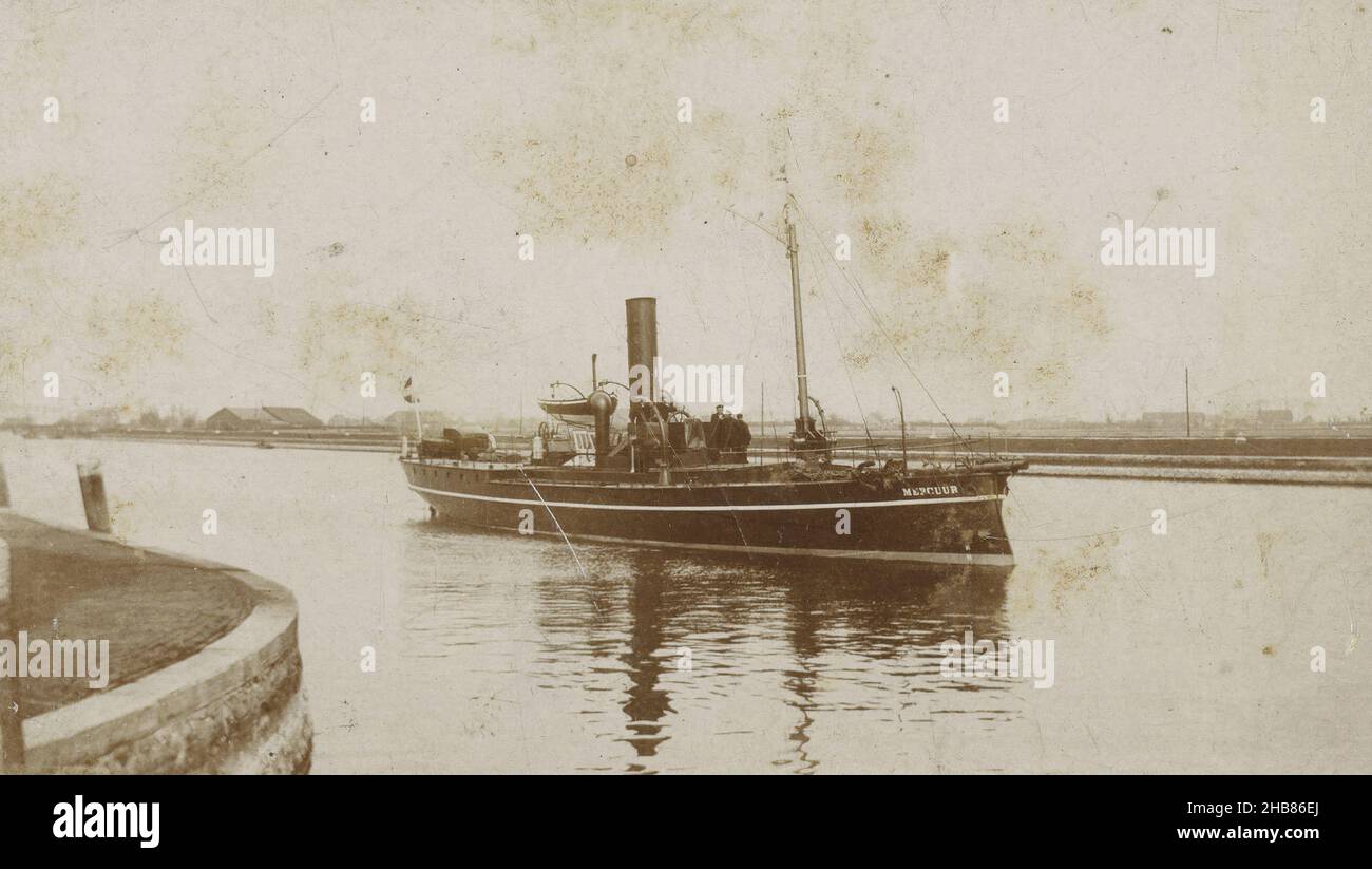 Dampfer Mercuur auf einem Fluss, anonym, Niederlande, 1880 - 1940, Karton, Fotografischer Träger, Höhe 63 mm × Breite 106 mm Stockfoto