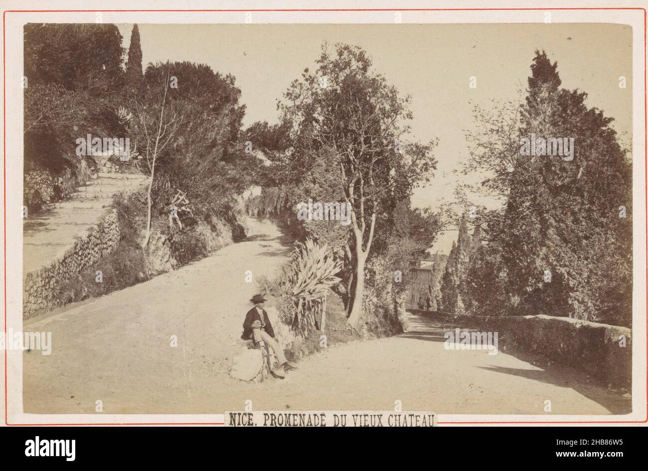 Spaziergang um das alte Schloss in Nizza, anonym, Nizza, 1870 - 1900, Karton, Albumin-Print, Höhe 107 mm × Breite 165 mm Stockfoto