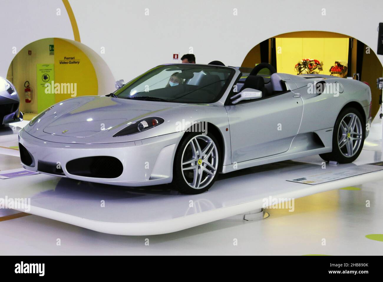 Modena, Italien, Dezember 2021, MEF Ferrari Museum Casa Enzo Ferrari, Ferrari 430 Spider, Jahr 2005 Stockfoto