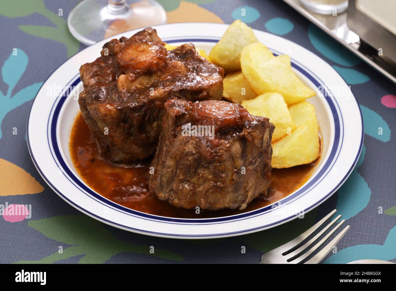 spanischer Stierschwanz-Eintopf ( rabo de toro ) Stockfoto