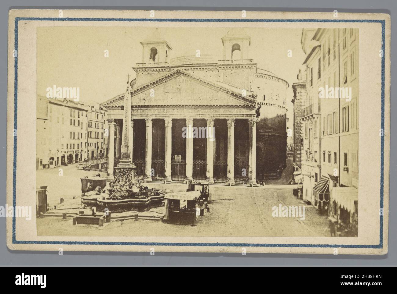 Pantheon, Rom, Panthéon à Rom (Titel auf Objekt), anonym, Rom, 1855 - 1885, Karton, Papier, Albumin-Druck, Höhe 67 mm × Breite 106 mm Stockfoto