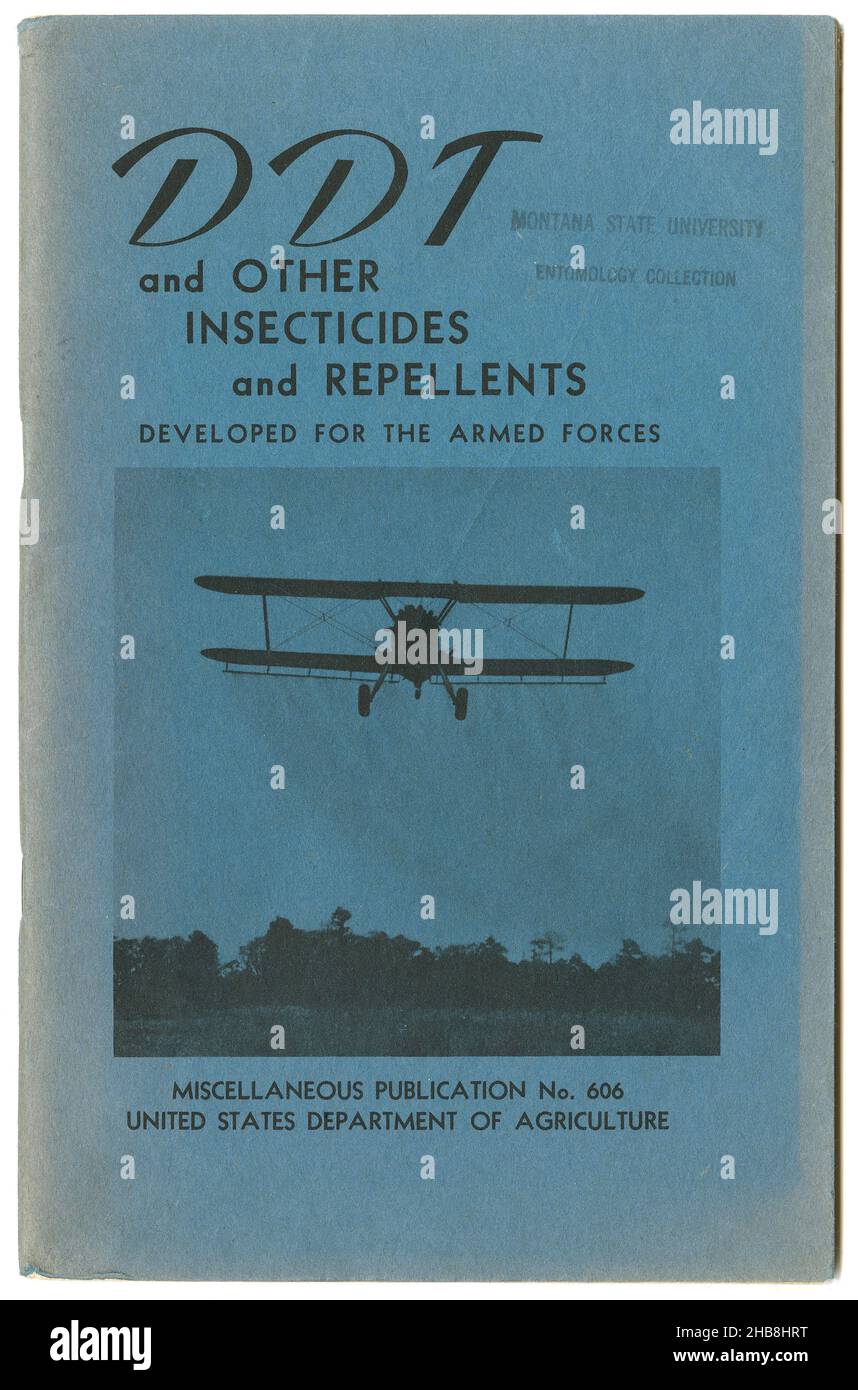 Jahrgang August 1946 Broschüre 'DDT and Other Insecticides and Repellents Developed for the Armed Forces', Publikation Nr. 606 des Landwirtschaftsministeriums der Vereinigten Staaten. „Diese Publikation wurde nach 3 Jahren intensiver Untersuchungen im Labor des Bureau of Entomology and Plant Quarantine in Orlando, Florida, zur Bekämpfung von Insekten erstellt, die für die Streitkräfte von Bedeutung sind.“ Stockfoto