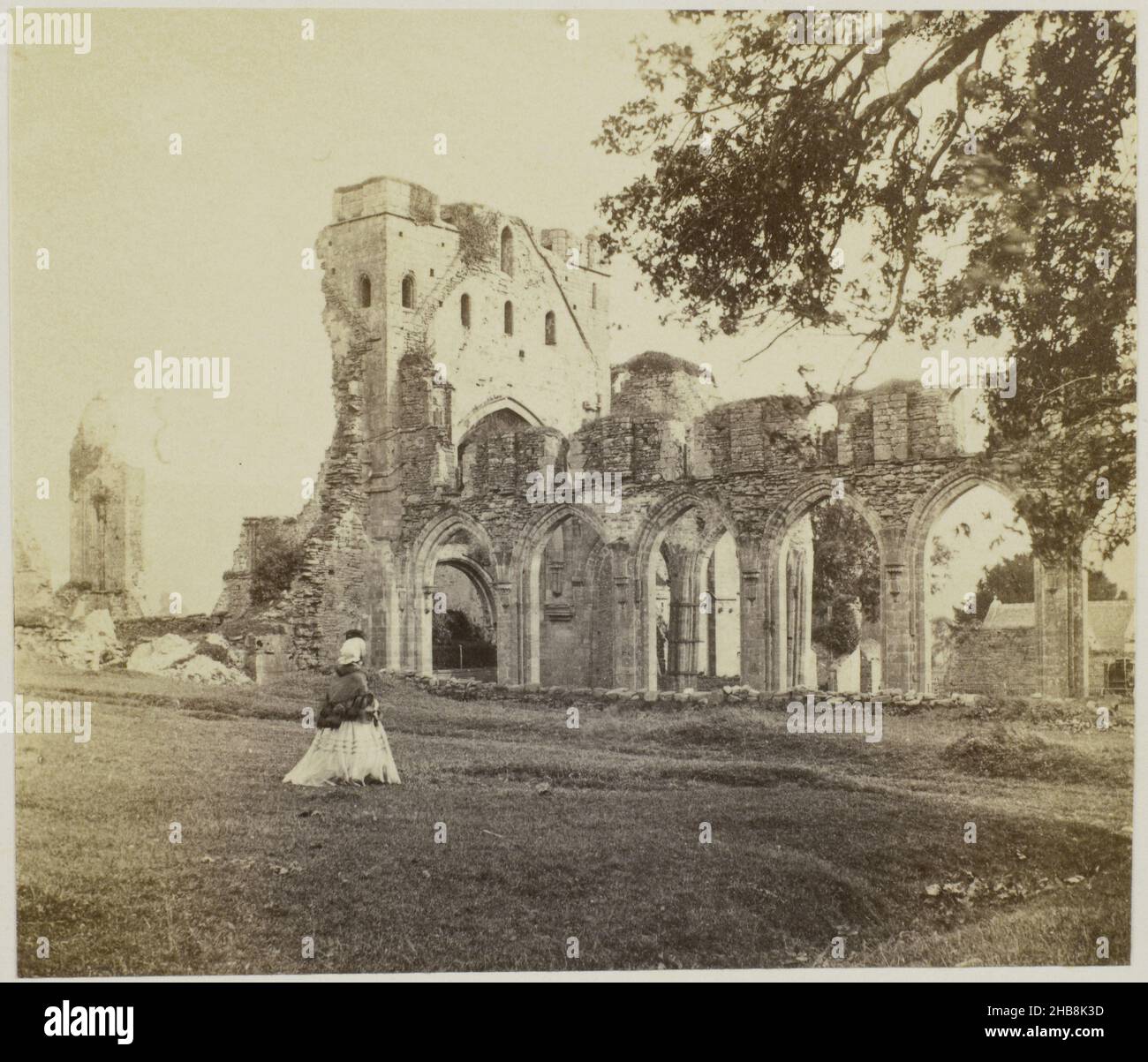 Ansicht von Llanthony Priorat, Lanthony Abbey (Titel auf Objekt), Francis Bedford (erwähnt auf Objekt), Llanthony Priorat, c. 1857 - in oder vor 1862, Papier, Albumin-Druck, Höhe 73 mm × Breite 86 mm Stockfoto