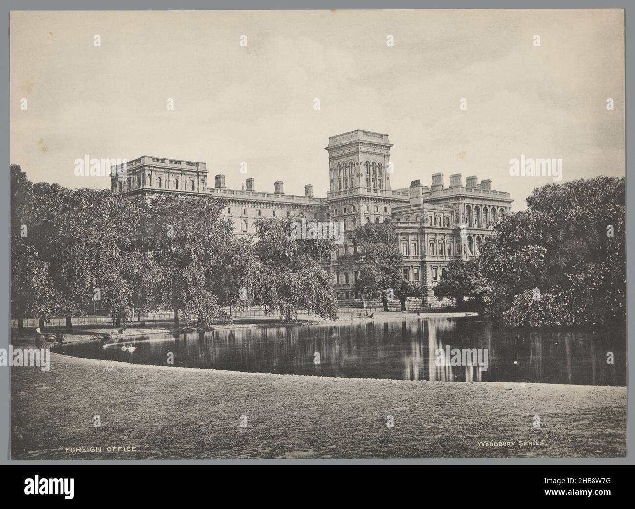 Cityscape of London, einer von sechzehn Lichtdrucken im Cover., Verlag: Muchmore Art Co Ltd, United Kingdom, c. 1860 - c. 1915, Papier, Kollotyp, Höhe 203 mm × Breite 277 mm Stockfoto