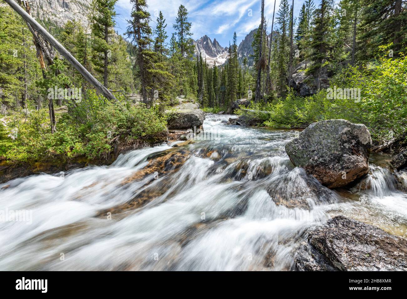 USA, Idaho, Stanley, starke Strömung in Creek in Sawtooth Mountains Stockfoto