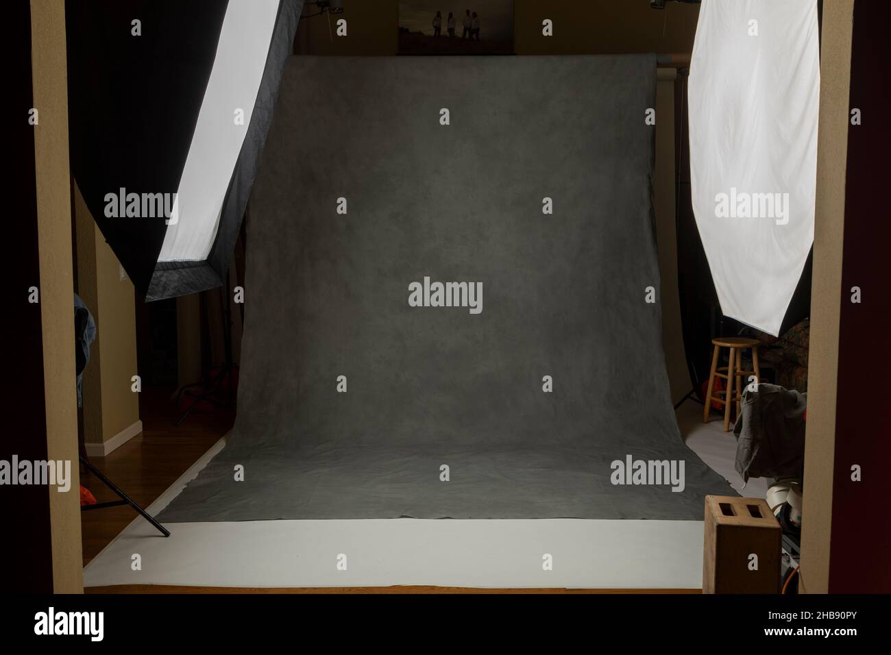Fotostudio-Set mit Leuchtkästen und lackiertem Musselin-Hintergrund Stockfoto