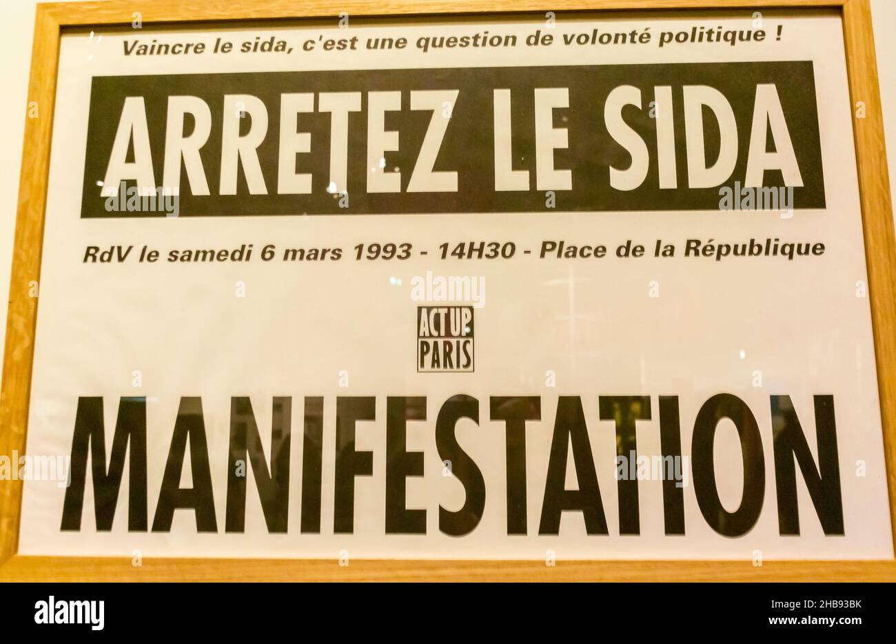Marseille, Frankreich, MUCEM Museum Ausstellung, Geschichte von AIDS, Act-up-Poster, Schild „VIH/SIDA, L'epidemiie n'est pas finie!“ (Die AIDS-Epidemie ist noch nicht vorbei!) AIDS History Exhibition, französische Plakate Stockfoto