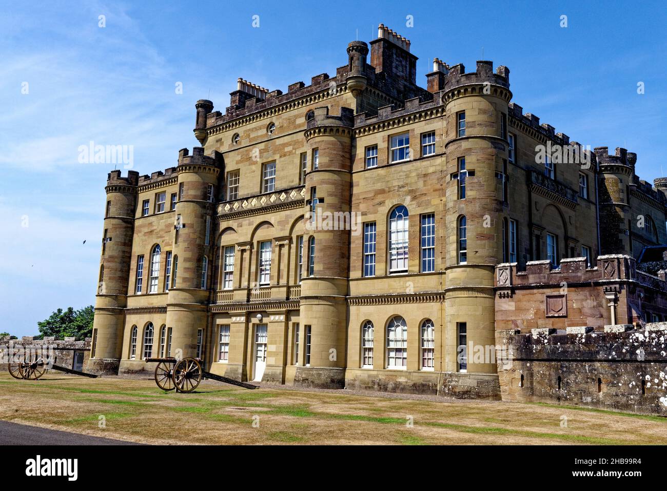 Das wunderschöne Culzean Castle in der Nähe von Maybole, Carrick an der schottischen Küste von Ayrshire, Großbritannien. 22nd vom Juli 2021 Stockfoto