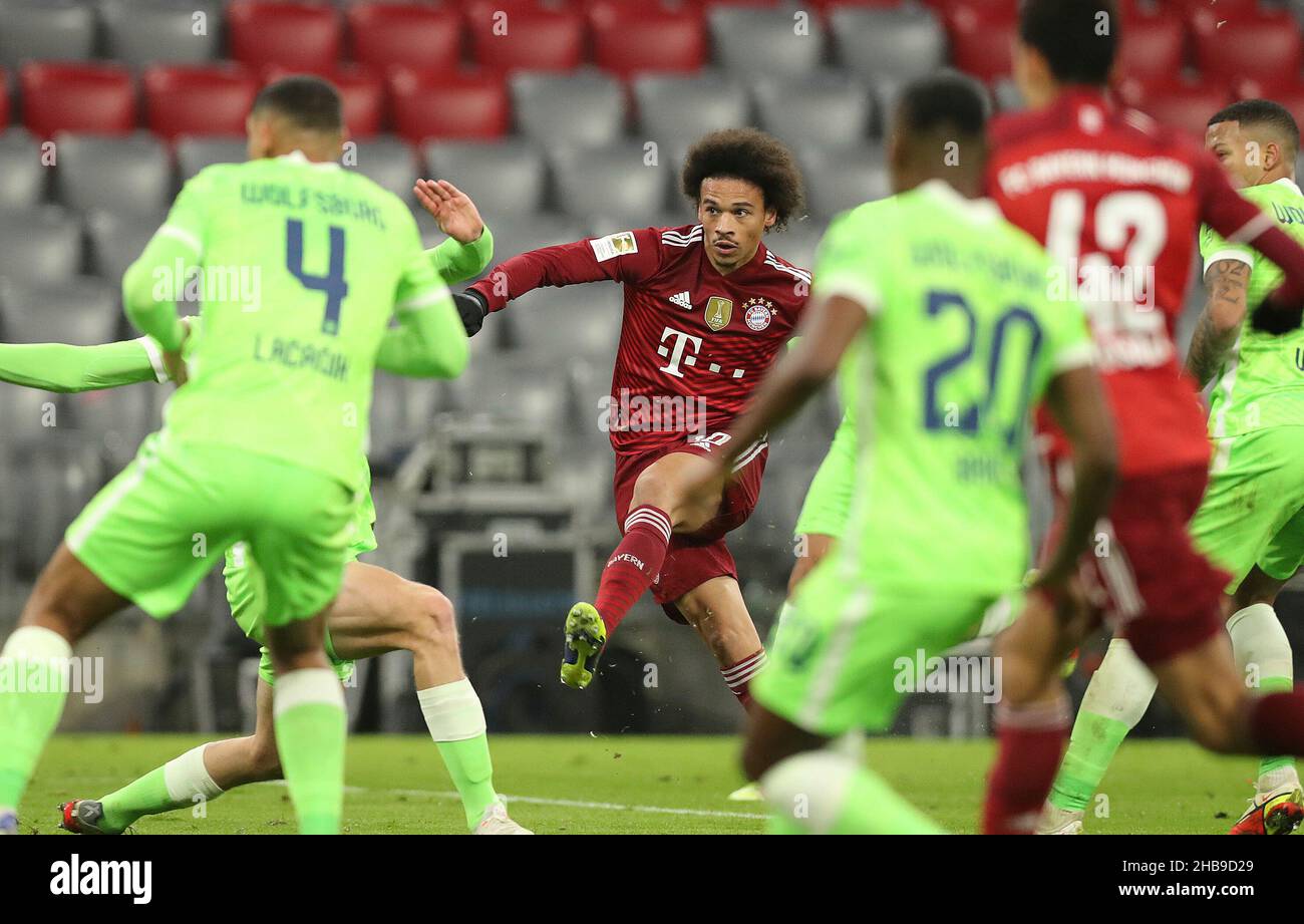 firo: Fuvuball: Fußball: 17.12.2021 1st Bundesliga, Spielzeit 2021/2022 17th Spieltag FC Bayern Mvºnchen - VfL Wolfsburg Leroy Sane, schießt, dass, Tor, zu, 3: 0 Stockfoto