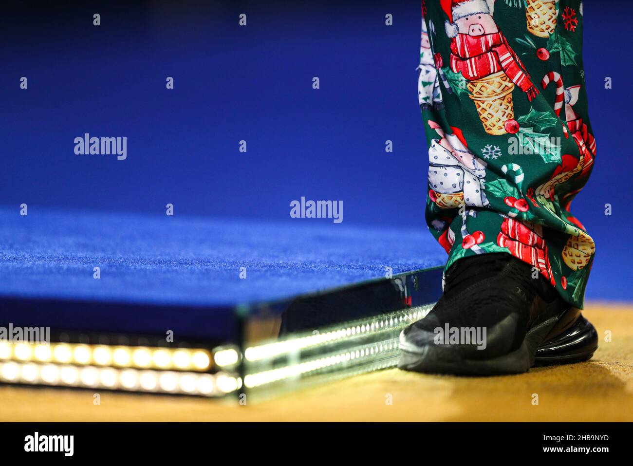 General View Peter Wright Trousers Stockfotos und -bilder Kaufen - Alamy