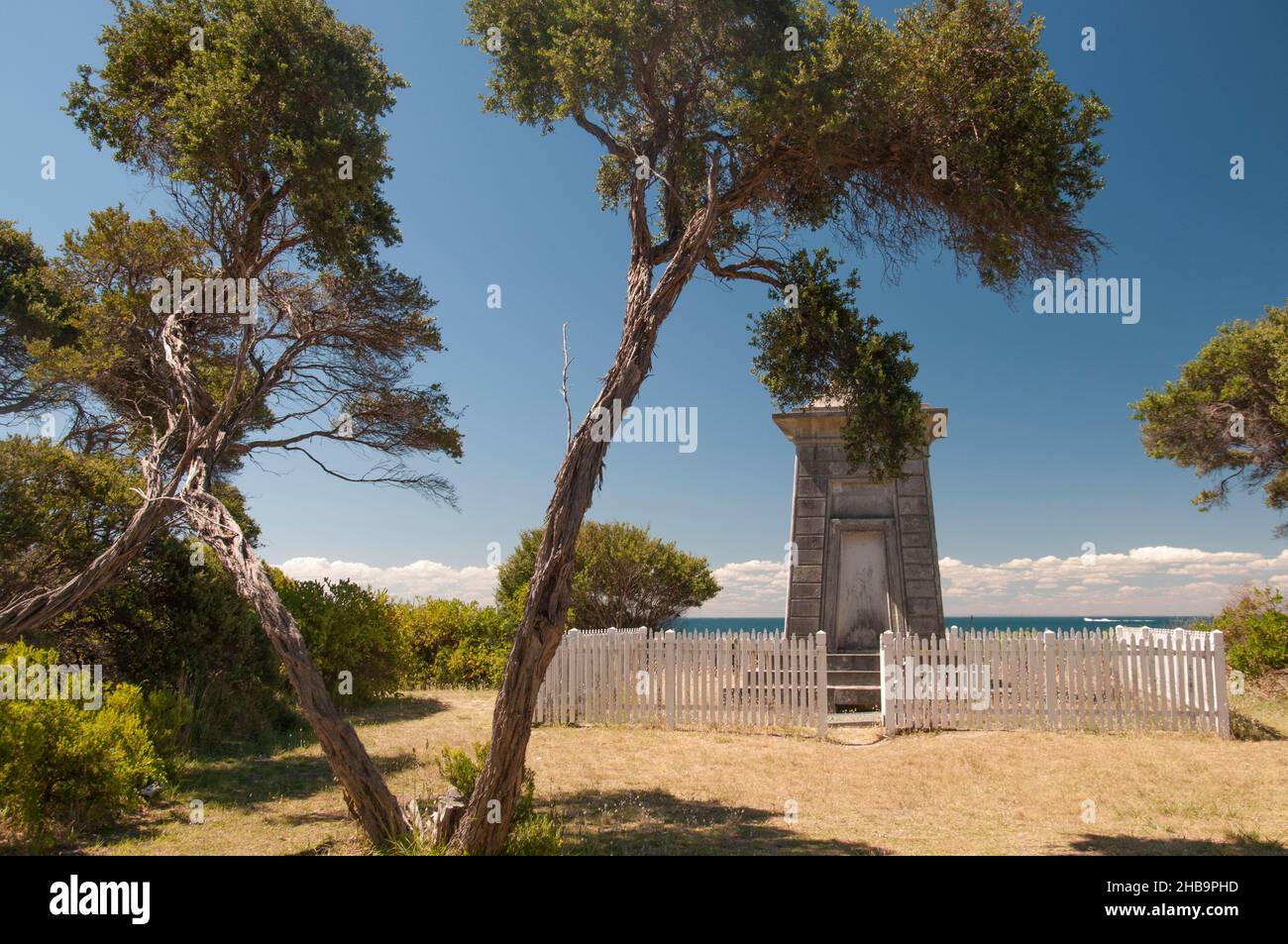 Heaton's Monument (1856) ist ein Grabgewölbe über dem ursprünglichen Friedhof an der Quarantine Station im Point Nepean National Park in Victoria, Australien Stockfoto