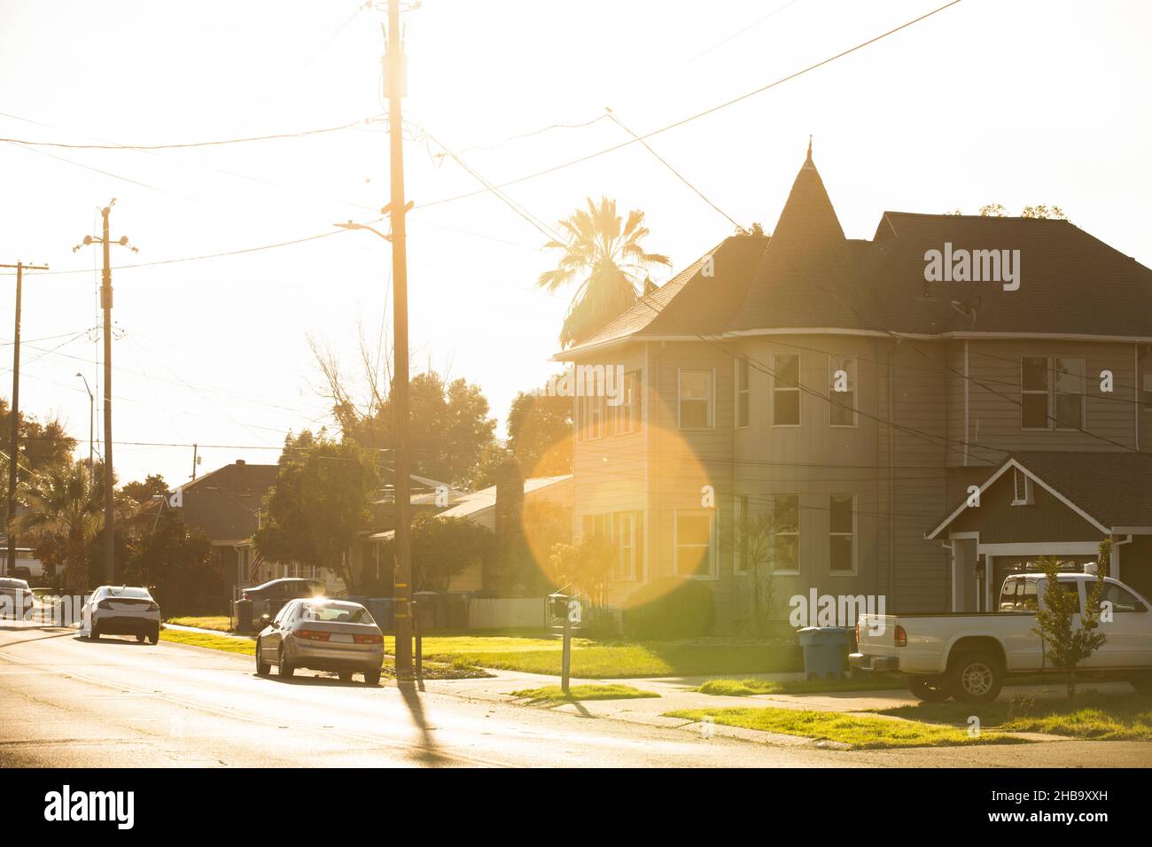Sonnenuntergangsansicht eines historischen Viertels in Wheatland, Kalifornien, USA. Stockfoto
