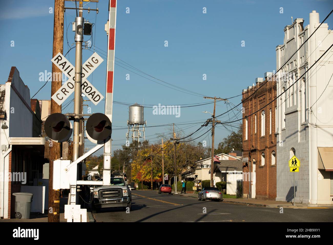 Blick am späten Nachmittag auf die historische Innenstadt von Wheatland, Kalifornien, USA. Stockfoto