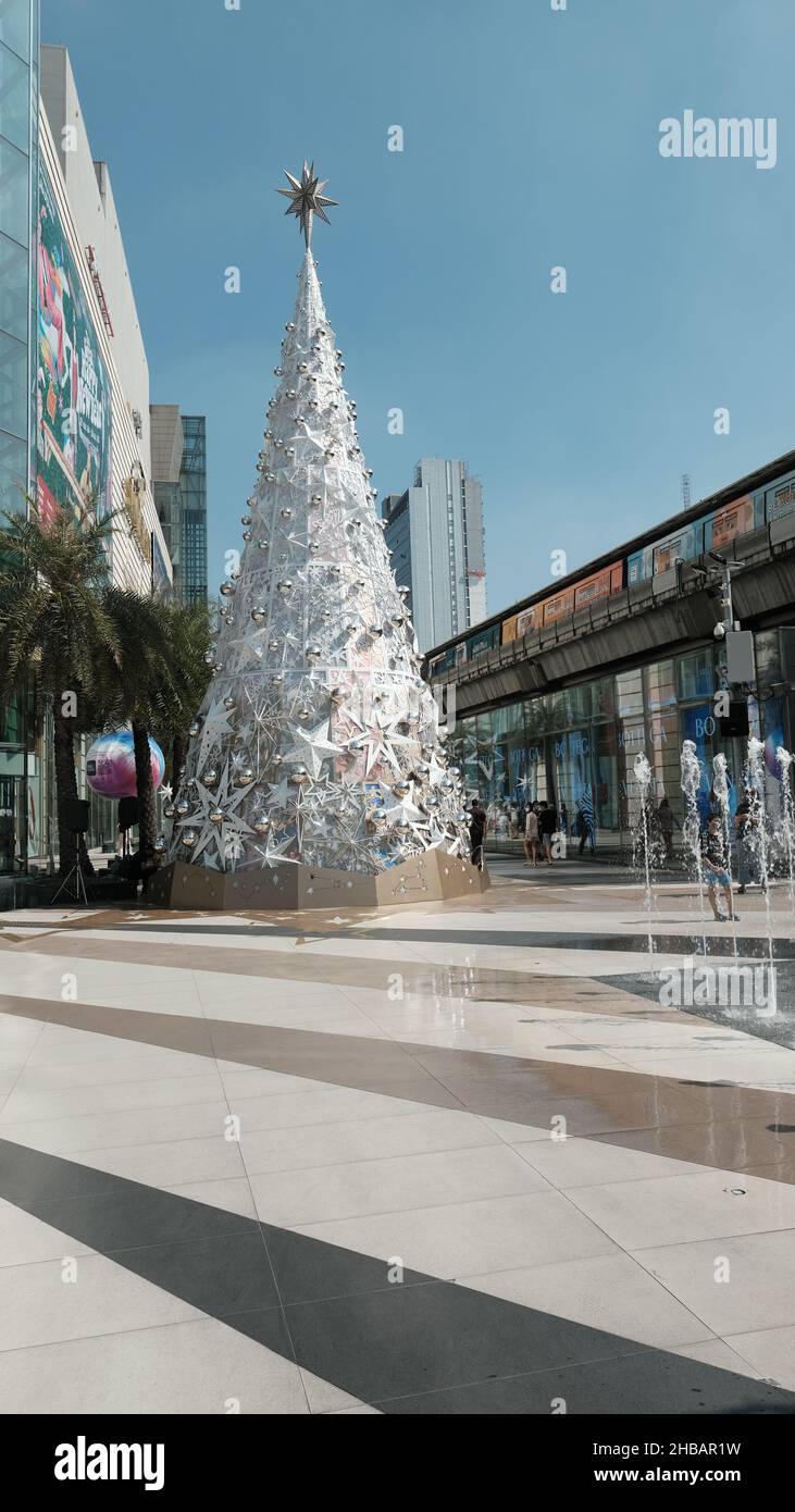 Christmas Tree Siam Paragon Shopping Mall Plaza in Bangkok, Thailand Stockfoto