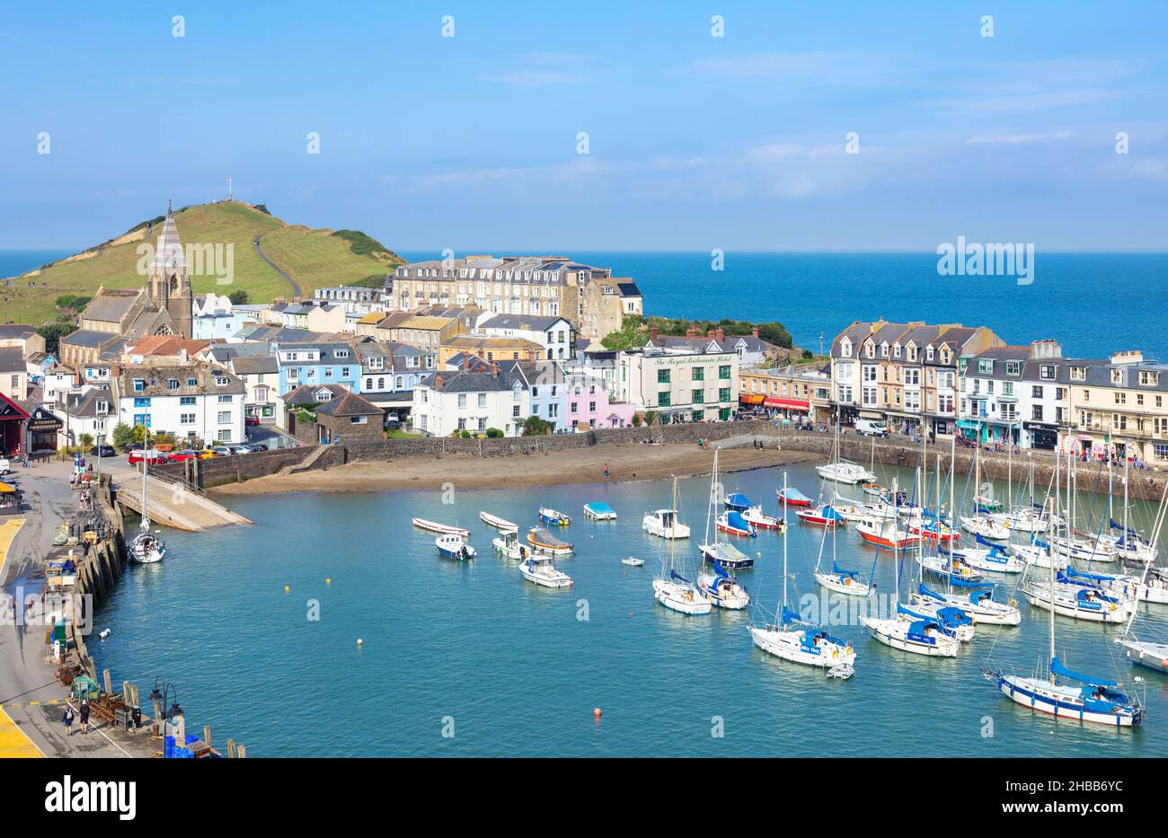 Ilfracombe Devon Küste und Ilfracombe Hafen Aussichtspunkt über der Stadt Ilfracombe Devon England GB Europa Stockfoto