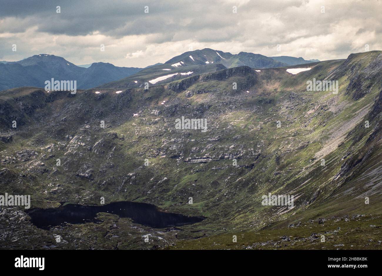 Archivbild, 1990: Schottische Highlands Landschaft mit Bergen lochan. Gescannt aus 35mm-Transparentfolien Stockfoto
