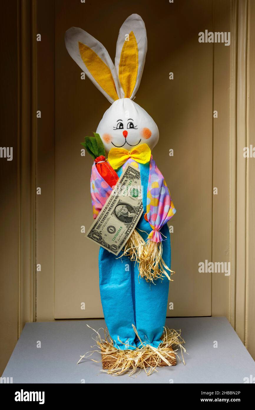 Gefülltes glückliches Kaninchen mit 1 einer US-Dollar-Banknote, Stockfoto