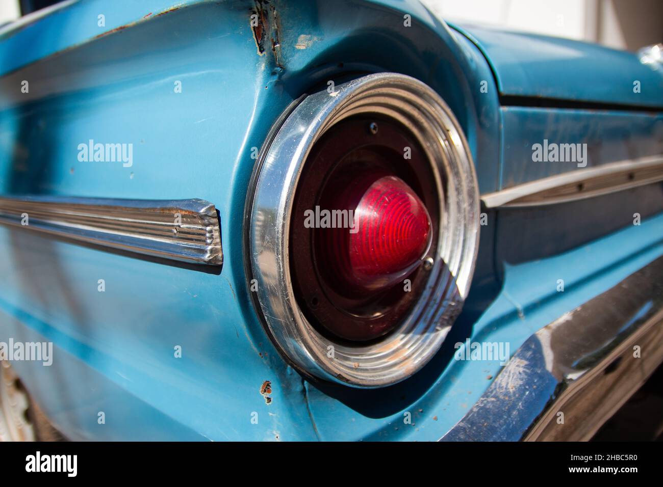 Nahaufnahme eines Oldtimer-Scheinwerfers Stockfoto