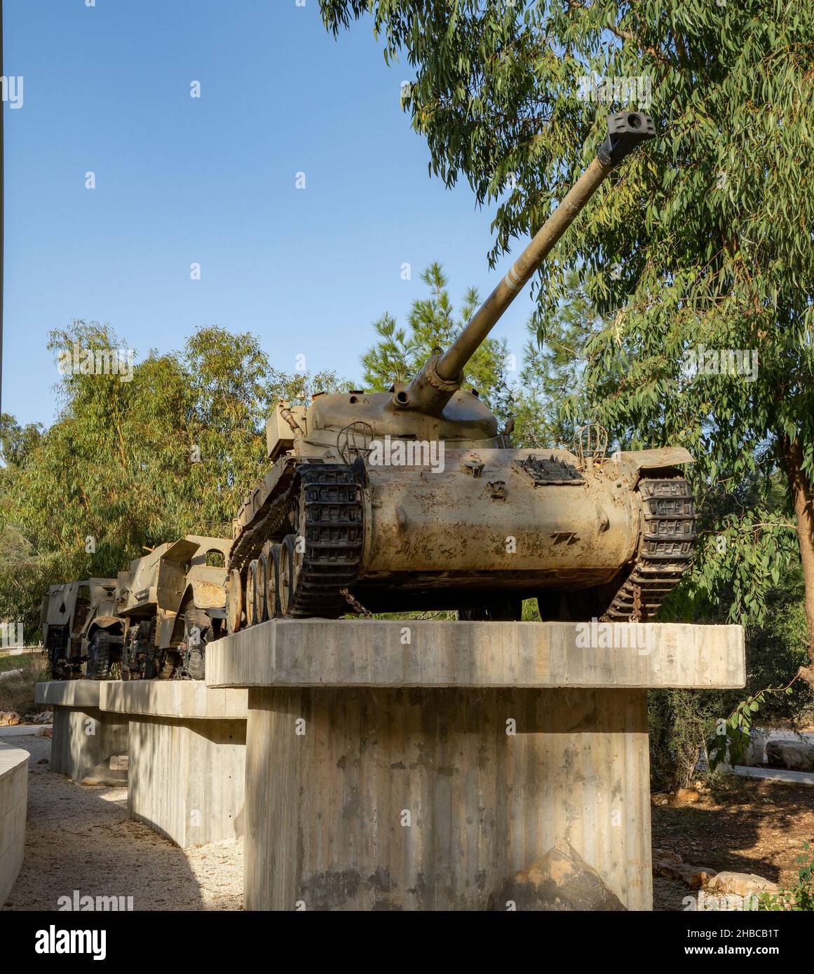 Shoham, Israel - 11th. Dezember 2021: Die 27th Panzerbrigade, auch bekannt als Faust- und Lanze-Brigade, Gedenkstätte, in der Nähe von Shoham, Israel Stockfoto