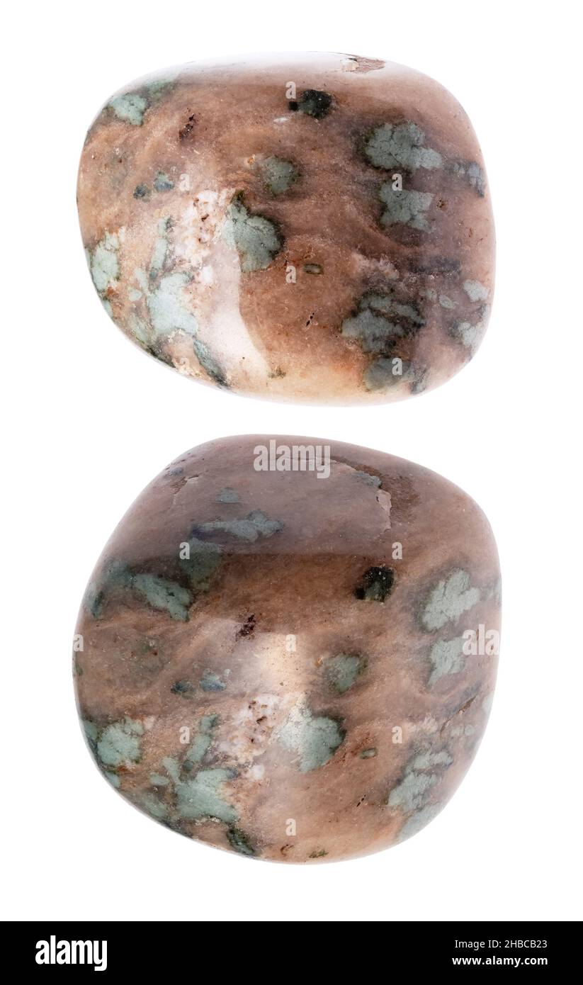Satz von Nunderit Steinen auf weißem Hintergrund geschnitten Stockfoto