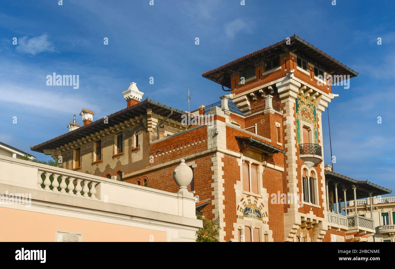 Außenansicht der Villa Chiossone (18.. Jahrhundert) ein Gebäude am Meer im Coppedé-Stil, Sitz des Instituts für Sehbehinderte David Chiossone, Genua Stockfoto