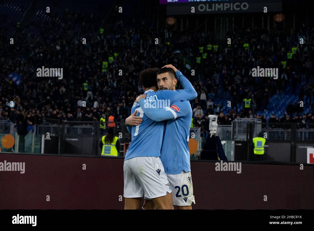 Rom, Italien. 17th. Dezember 2021. Mattia Zaccagni von der SS Lazio feiert nach dem Tor während der italienischen Serie Ein Fußballspiel zwischen SS Lazio und Genua FC im Olympiastadion. Kredit: Cosimo Martemucci / Alamy Live Nachrichten Stockfoto