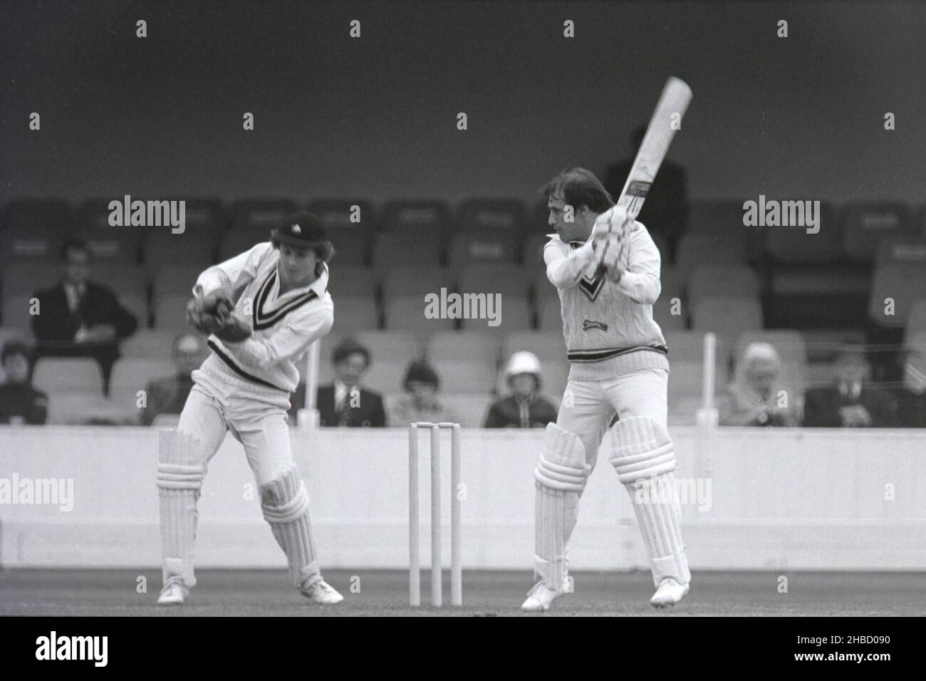 Roger Tolchard schlägt für Leicestershire in der John Player League (Sunday League, 40 Overs) gegen Surrey, im Oval, London, England, 7. Mai 1978. Wicketkeeper ist Surreys Jack Richards. Stockfoto