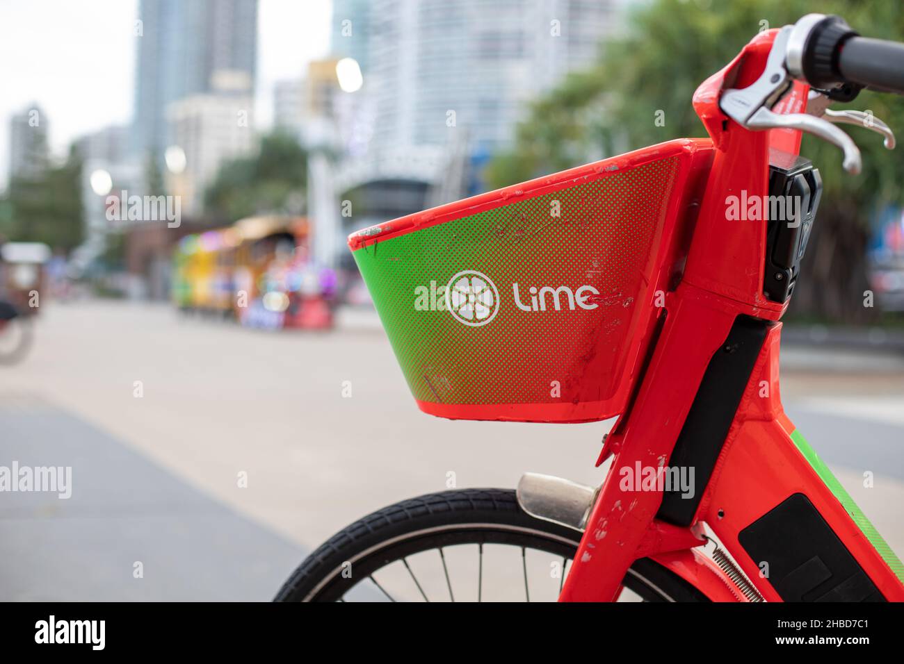 Lime uber EBikeVerleih auf der Esplanade Surfers Paradies