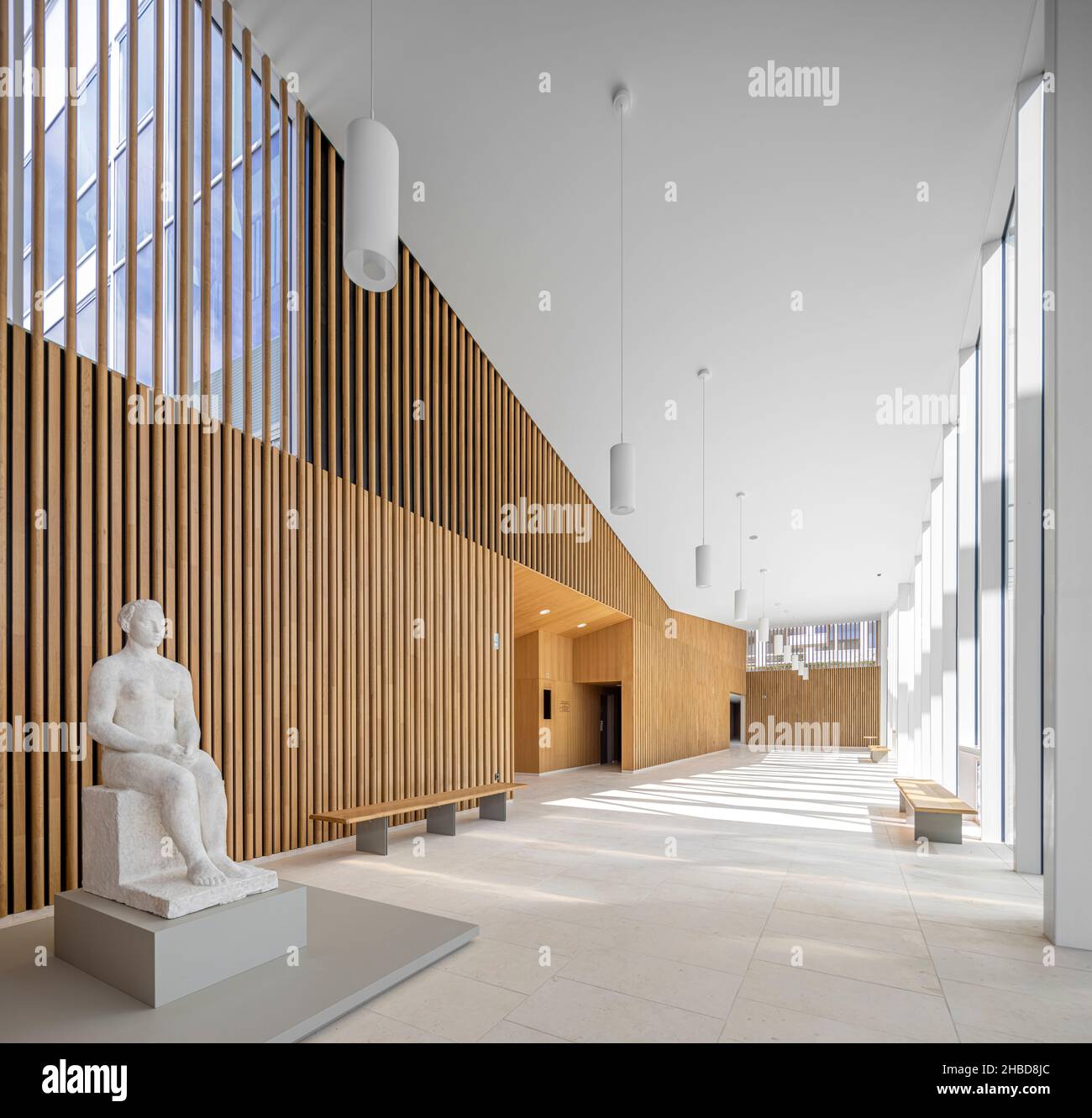 Innenraum des Gerichtsgebäudes von Mont-de-Marshan (Neue Justizstadt von Mont-de-Marshan (40000), Landes (40), Neue Aquitanien, Frankreich). Stockfoto