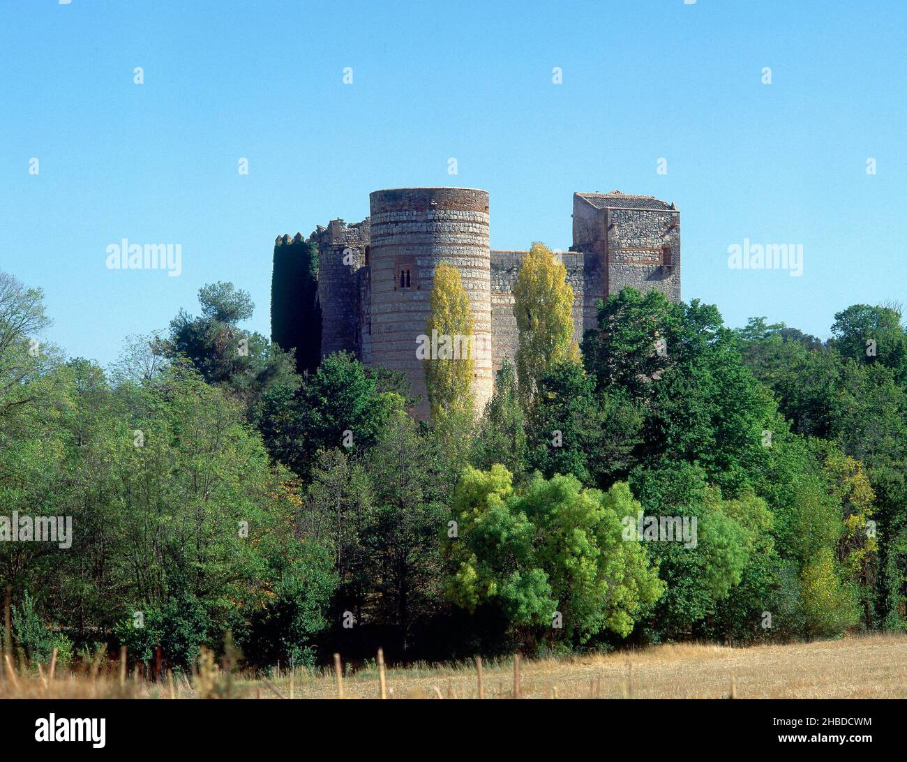 CASTILLO DE ORIGEN ARABE AMPLIADO ENTRE LOS SIGLOS XII AL XV - RESTAURADO EN EL XIX. Lage: CASTILNOVO. SEPULVEDA. SEGOVIA. SPANIEN. Stockfoto