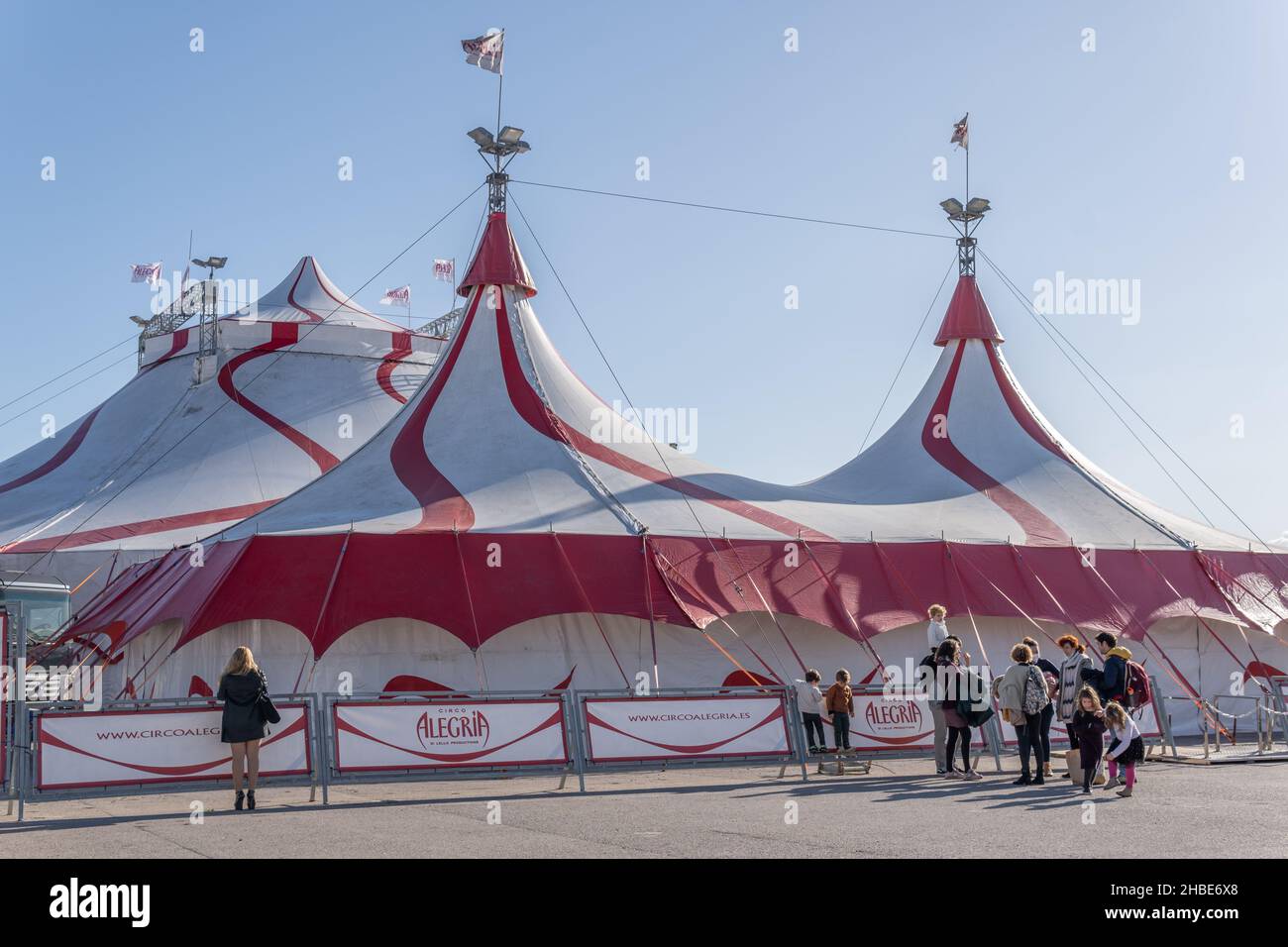 Palma de Mallorca, Spanien; 12 2021. dezember: Einrichtungen des Alegria  Circus am Stadtrand von Palma de Mallorca, an einem sonnigen Tag  Stockfotografie - Alamy