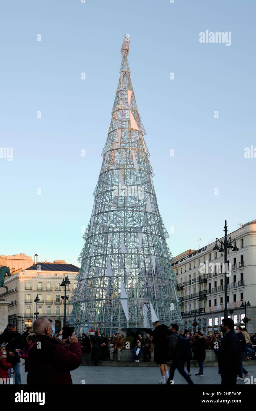 Weihnachtsbaum an der Puerta del Sol in Madrid, Spanien. Stockfoto