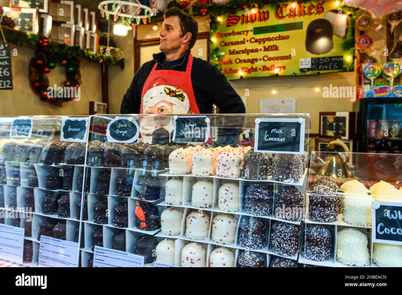 Schokolade Schneekuchen zum Verkauf auf Shefield Weihnachtsmarkt, Sheffield, Großbritannien Stockfoto