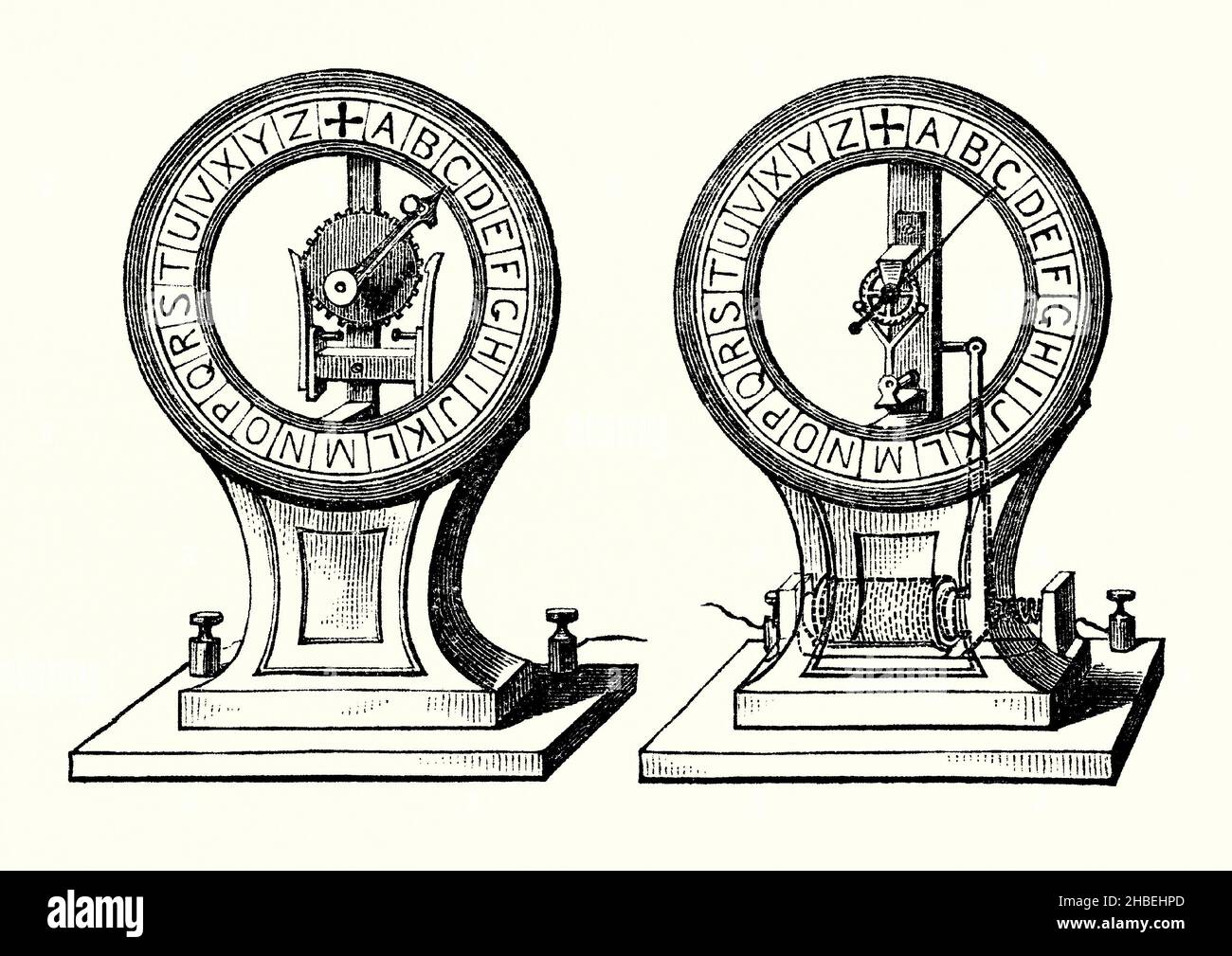 Ein alter Stich von Gustave Froments alphabetischen Telegrafenzifferblättern von 1850. Es stammt aus einem Buch der 1890s über Entdeckungen und Erfindungen während der 1800s. Paul Gustave Alexandre Froment (1815–1865) war ein hochqualifizierter Hersteller von präzisionsgefertigten Geräten. Sein Alphabetic Telegraph verbesserte sich auf Wheatstones galvanischem Zifferninstrument. Das Instrument (links) ist das Sendegerät, bei dem ein Bediener den Uhrzeiger auf den gewünschten Buchstaben und die darauf folgenden Worte dreht, um sie zu senden – dies wird per Batteriestrom an den elektromagnetischen Empfänger (rechts) übertragen. Stockfoto