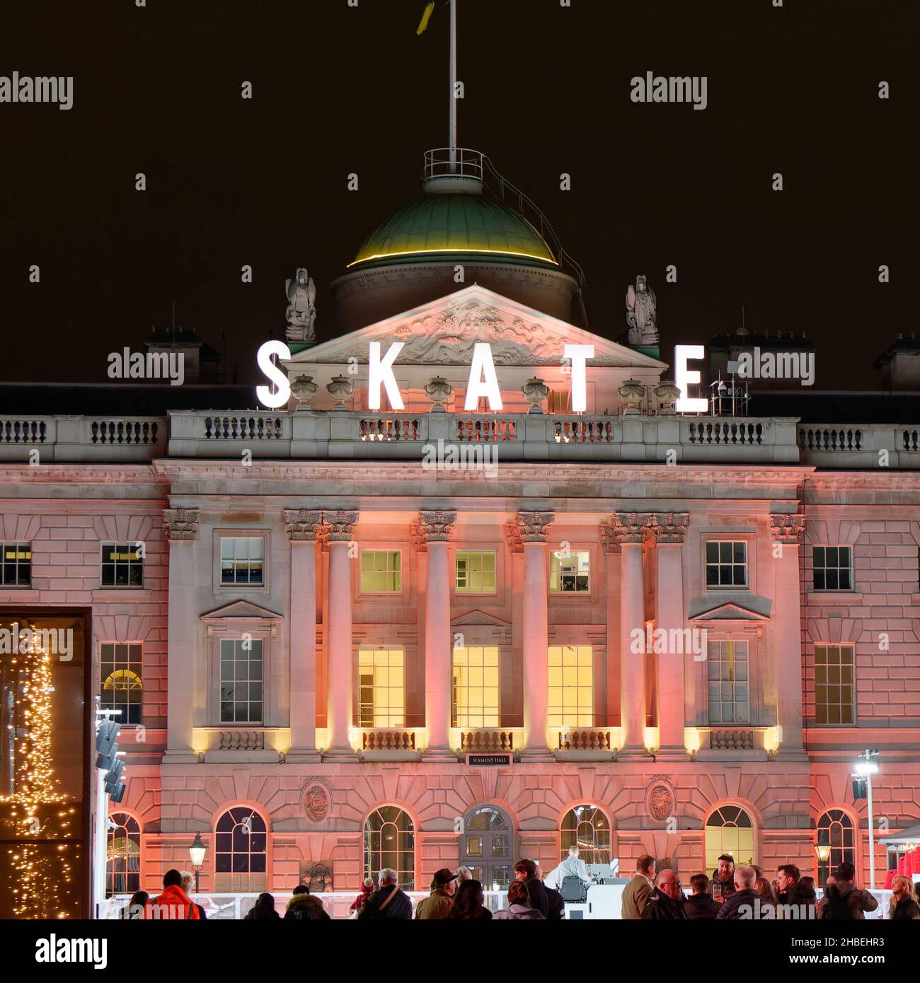 London, Greater London, England, Dezember 15 2021: Eislaufstätte im Somerset House on the Strand. Stockfoto