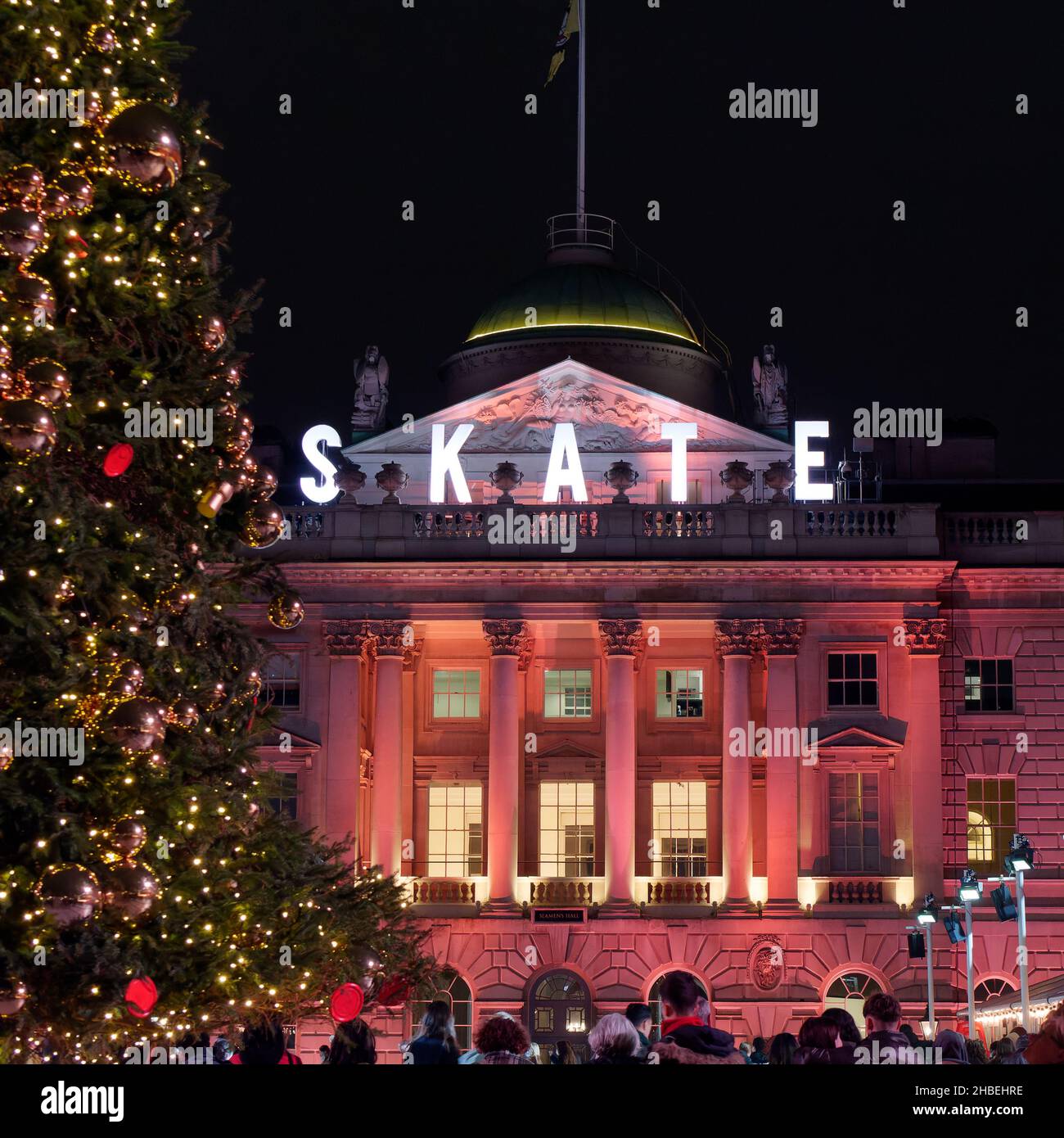 London, Greater London, England, Dezember 15 2021: Eislaufstätte im Somerset House on the Strand. Stockfoto